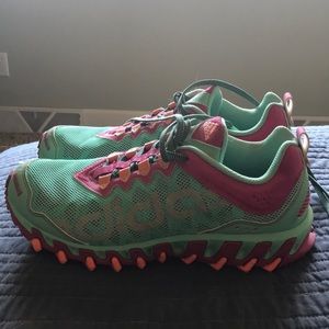 Fun Adidas Vigor TR running shoes